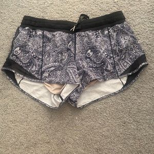 Lululemon Hotty hot shorts 2.5”